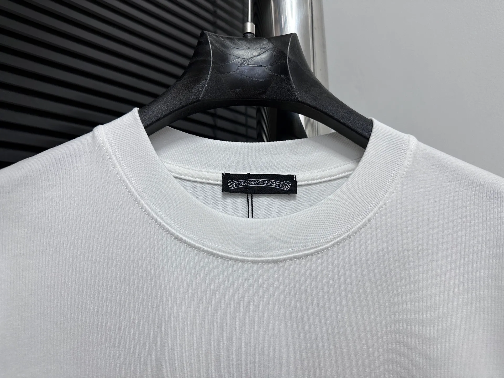 🅿️170 [chrome hearte] Chrome hearte Sanskrit skull color printed T-shirt. Every style of Chrome hearte is really unique. Every piece has a back view. This leather label design is really cool. Made of 260g pure cotton fabric. Rigorous craftsmanship. Details determine quality. Original washed tag packaging, full of style! Color: Black White Size: XS-L